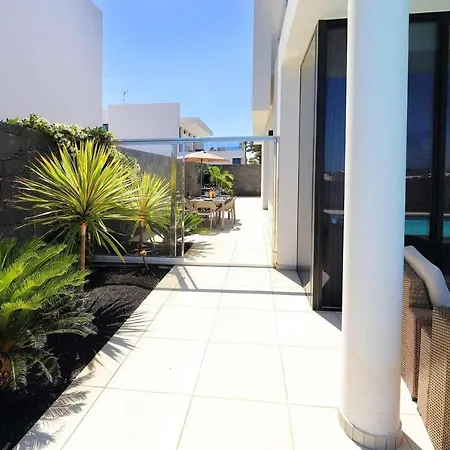 Bernadette Vila Puerto del Carmen (Lanzarote)